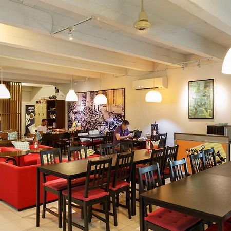 Baan Dinso Hostel@Ratchadamnoen Bangkok Buitenkant foto