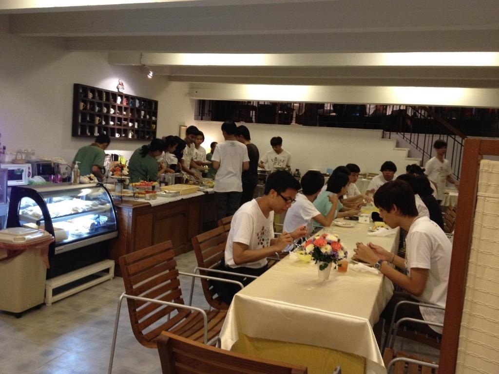 Baan Dinso Hostel@Ratchadamnoen Bangkok Buitenkant foto