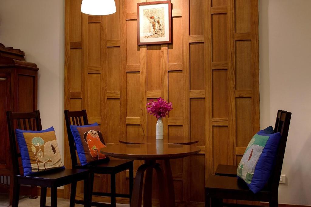 Baan Dinso Hostel@Ratchadamnoen Bangkok Buitenkant foto