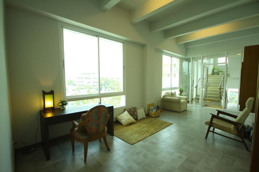 Baan Dinso Hostel@Ratchadamnoen Bangkok Buitenkant foto