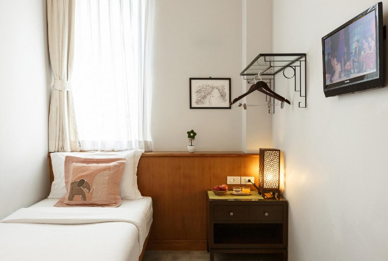 Baan Dinso Hostel@Ratchadamnoen Bangkok Buitenkant foto