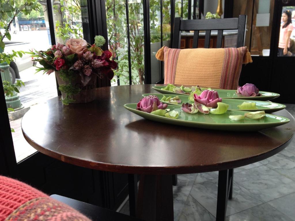 Baan Dinso Hostel@Ratchadamnoen Bangkok Buitenkant foto