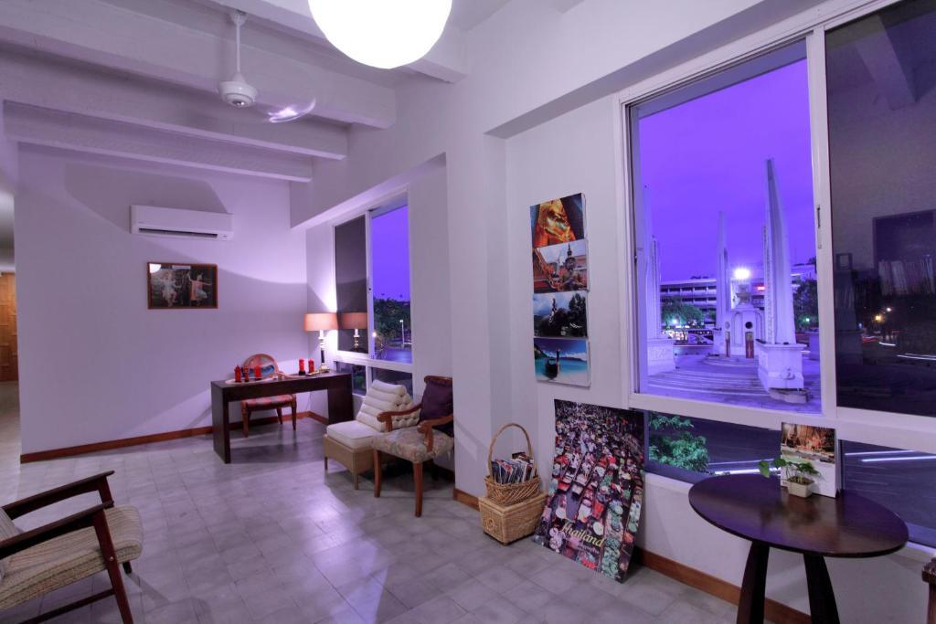 Baan Dinso Hostel@Ratchadamnoen Bangkok Buitenkant foto